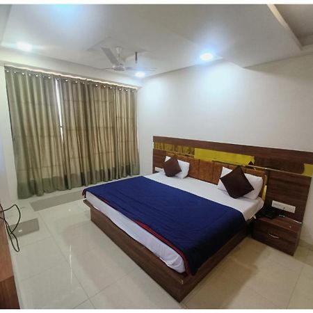 Hotel Paradise, Naroda Ahmedabad Esterno foto